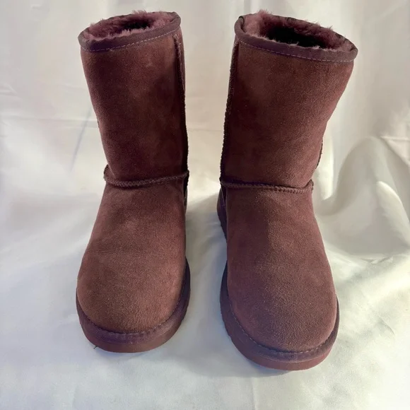 UGG Classic Short Port Wine Color Sheepskin Shearling Boots Size W7 - Picture 3 of 6